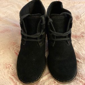 7.5 Clark’s black booties
